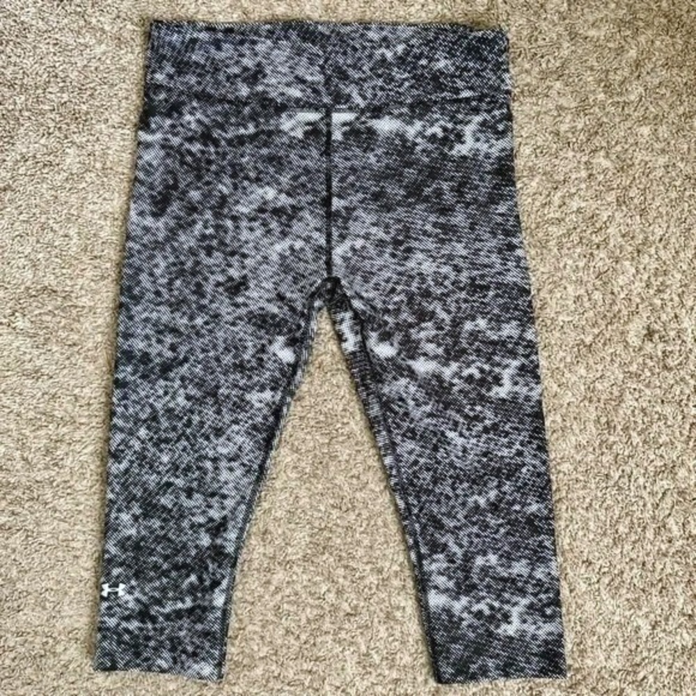 Under Armour I Compression‎ Capri Leggings I Size L I Black White Abstract Print